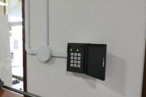 【設置】自動ドアを施錠制御式に更新